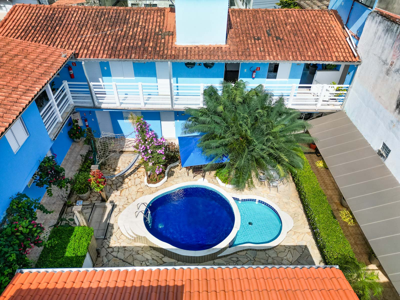 Se você procura uma pousada em Ubatuba que reúne charme, conforto e boa localização, seja bem-vindo à Pousada Remanso do Mar. Aqui você encontra um ambiente aconchegante e familiar, ótimo atendimento e tudo o que precisa para relaxar e aproveitar as belez